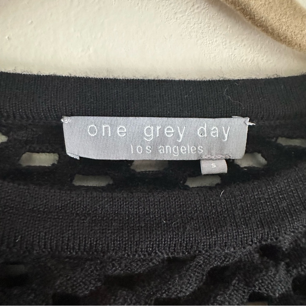 one grey day • 100% Wool Netted Peekaboo Top - Picture 3 of 8